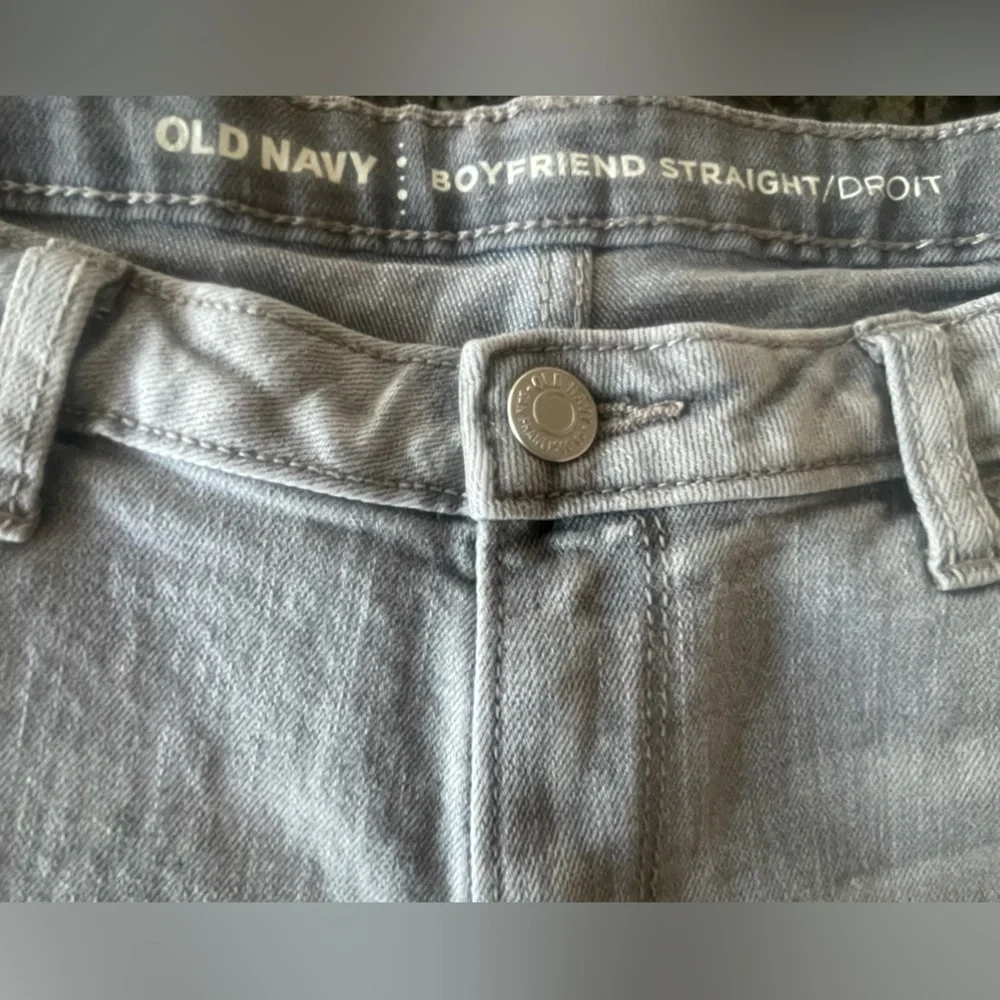 🩶👖Old Navy Boyfriend straight leg in light gray. Size 10.  Nice distressing! - Picture 5 of 8